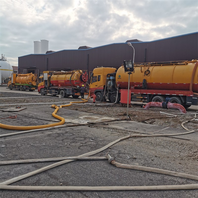 桦南污水池清理