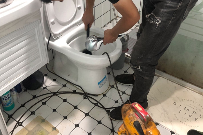 桦南马桶堵塞自己疏通还是找师傅？专业上门服务让你省时更省心