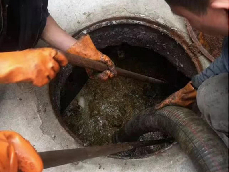 桦南清理化粪池时如何避免沼气的危害？